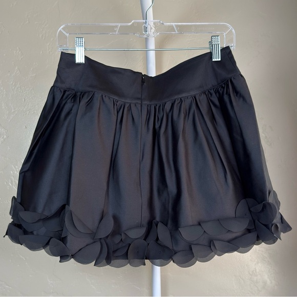 Fiorucci NOS (Deadstock) Vintage Black Mini Skirt with Playful Petal Hem Size 6 - Picture 2 of 12